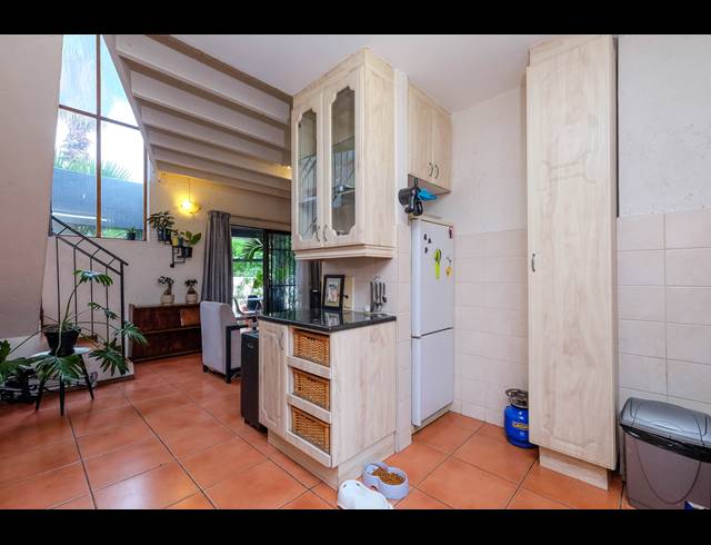 2 BEDROOM APARTMENT TO LET IN LONEHILL